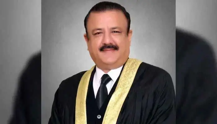 Portrait of Justice Tariq Mehmood Jahangiri, a judge of the Islamabad High Court, dressed in formal attire. The image is sourced from the IHC website and displayed in the context of a news article about the Supreme Court's suspension of an IHC order barring him from judicial work.