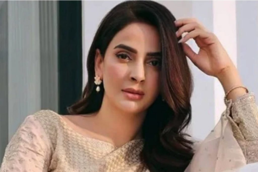  Saba Qamar