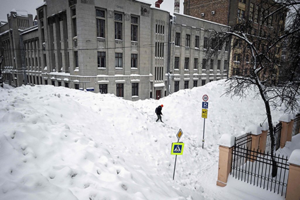 Record-breaking snowfall