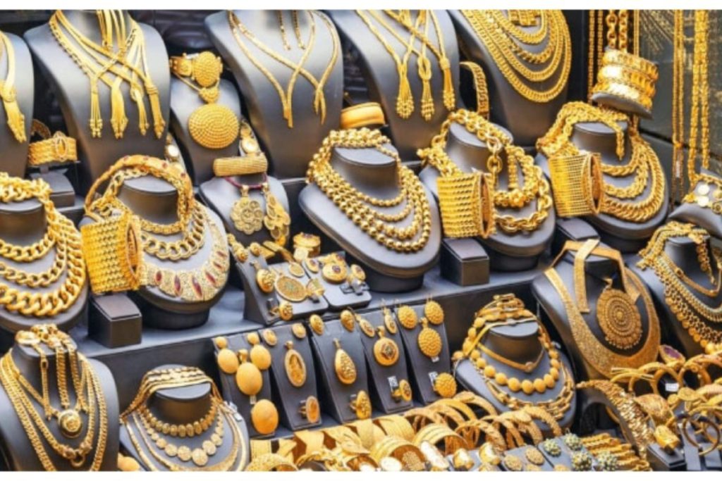 Gold prices drop