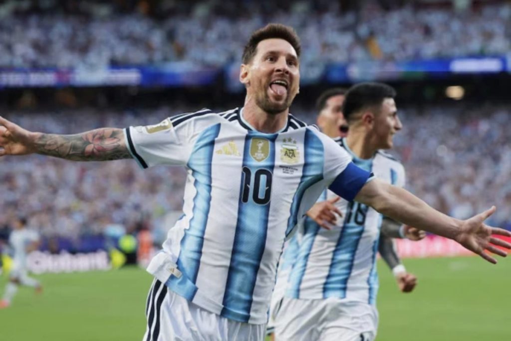 Messi scores