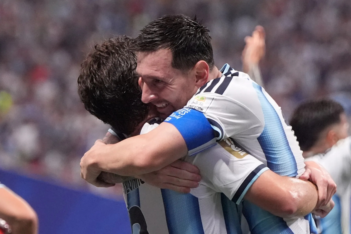 Messi scores